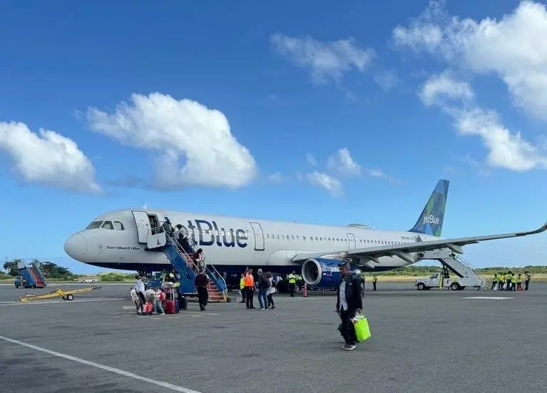 Travelers arriving by air in Saint Lucia
